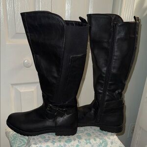 Women’s black boots knee high - new without tags